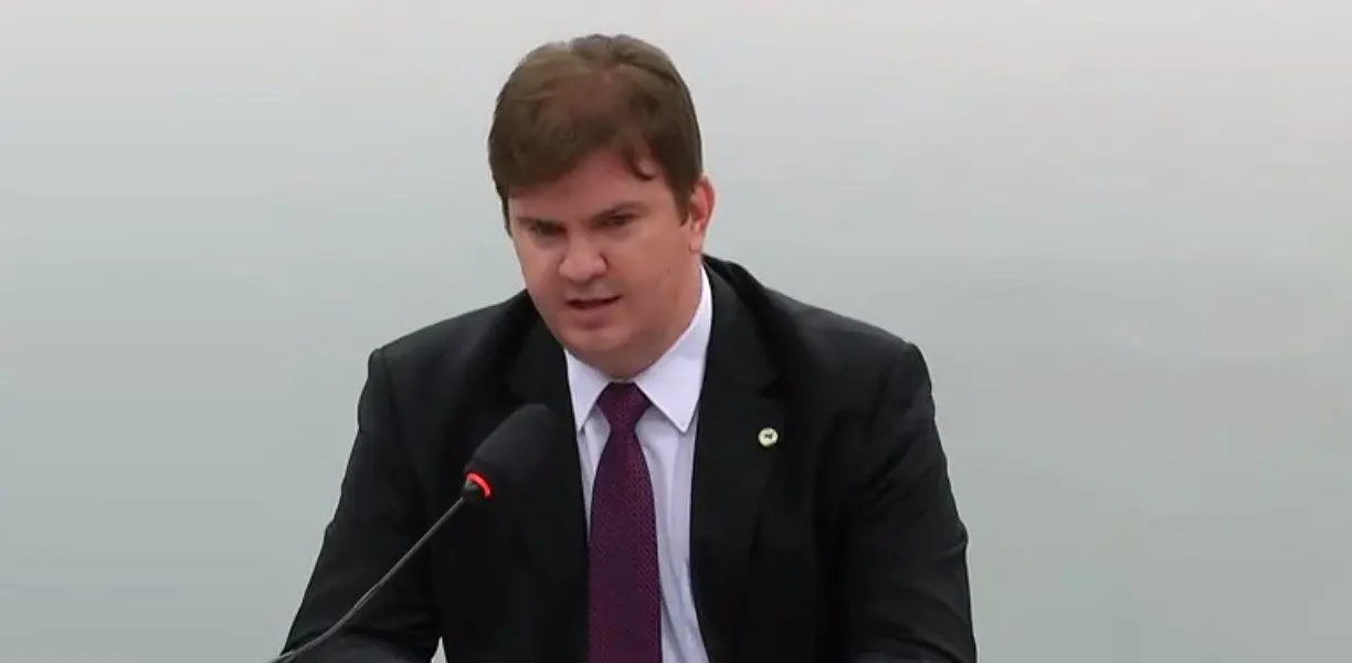 Durante audiência na Câmara, Ministro do Desenvolvimento Regional, Gustavo Canuto afirma que recursos do MCMV estão garantidos até junho deste ano (Foto: Reprodução/Youtube Câmara)