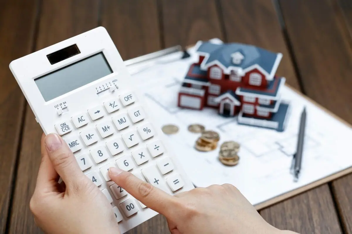 Tenho dois imóveis de R$200.000,00 cada e vendi um, preciso declarar IR ou pagar IR? Blog dos Imóveis Responde